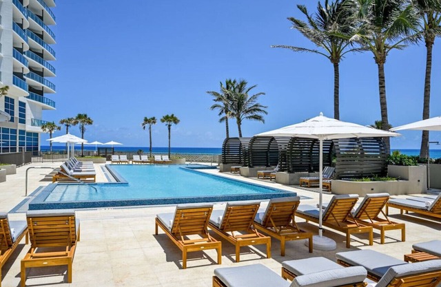 High Rise Ocean View Condo 2BR 2.5BA