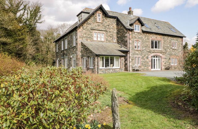 HIGH SPY, country holiday cottage, with a garden in Keswick