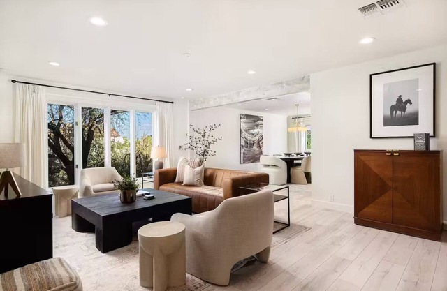 High-Style Stay - Camelback Views, 3 Kings+, Pool