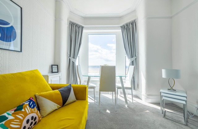 HIGHCLIFFE SEAVIEW SUITE - BEACH - PERFECT RETREAT