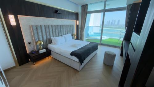 Highend Azure 1BR Sea View and Private Beach with Pool Access