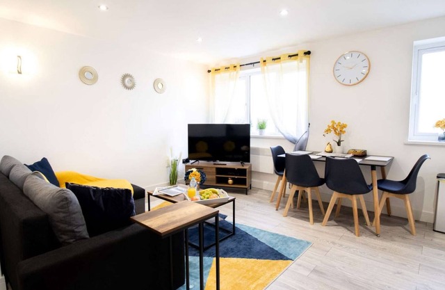 Highfield Serviced Apartment - 2 bedrooms, Free Parking, WIFI & Netflix