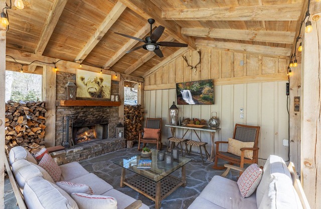 Highlands-Designer Cottage-Amazing Outdoor Living Spaces-Fireplace-Pet Friendly