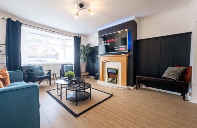 Highly Rated! 3 Bed Home Smart Tv Driveway