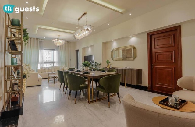 Higuests - Luxurious 2BR Haven in Iconic Palm Jumeirah