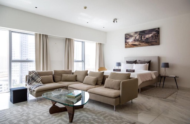 HiGuests - Luxury Studio with Panoramic City Views and Pool