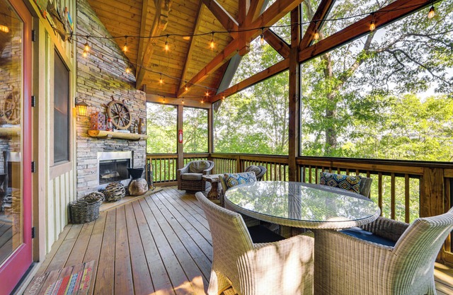 Hike & Boat: Cozy Bear Lake Cottage!