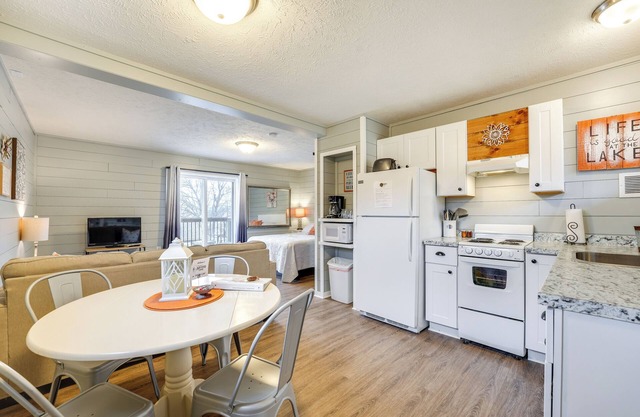 Hike, Boat, Fish & More: Table Rock Lake Cottage