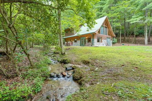 Hike, Fish and More Cozy Cabin with Patio in Murphy!