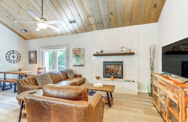 Hike, Fish & Kayak: Murphy Gem w/Deck & Fire Pit