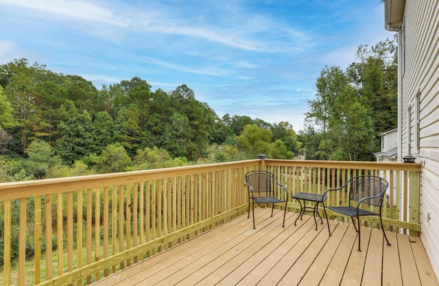 Hike, Golf, Explore: Home 10 Mi to Lake Lanier!