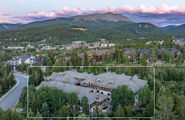 Hike or Ski In/Out, Hot Tubs, Walk to Town