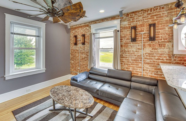 Hike, Shop & Explore: Apt 1 Mi to Dtwn Lancaster!