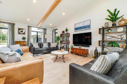 Hike, Ski and Explore Bellaire Home on Clam Lake!