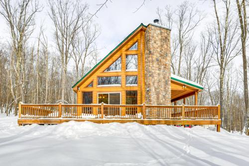 Hike, Ski and Raft Terra Alta Cabin with Large Deck
