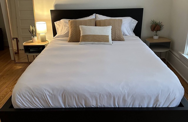 HiLand House-Upper Level Duplex in Cathedral Hill