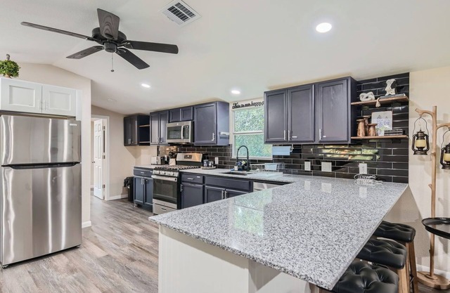 Hill Country Escape for Couples Sleeps 6