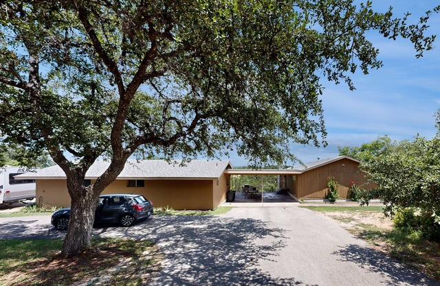 Hill country wonder on 6+ acres with nearby lake access