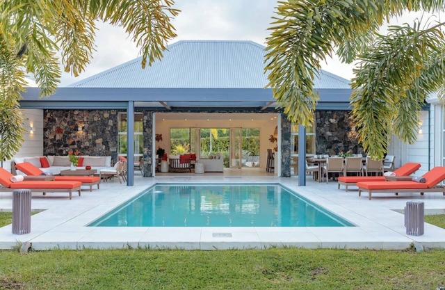 Hill Rock Villas - Coral Red