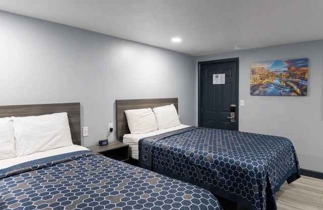 Hillsboro Inn & Suites