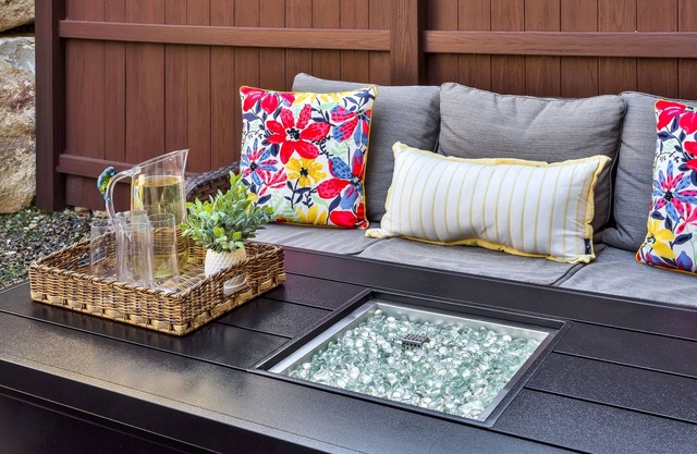 Hillside Harmony - Luxury Comfort near Foothills