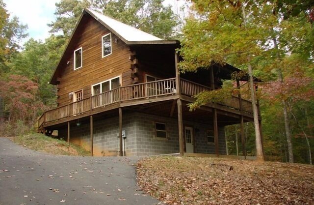 Hillside Hideaway - log cabin in the woods