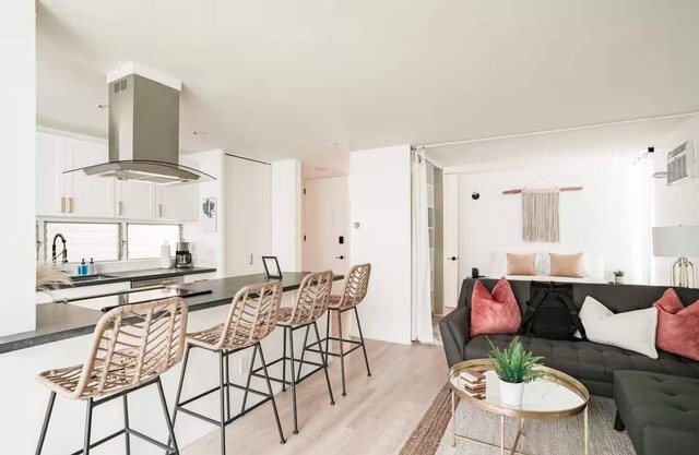 Hillside Hideaway | Mid-Century | Private Patio