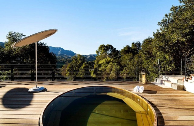 Hillside Hideaway w/Deck & Spa in Topanga Canyon