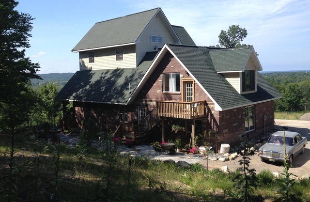 Hillside Manor A Quiet,Private place For couples to get away & relax