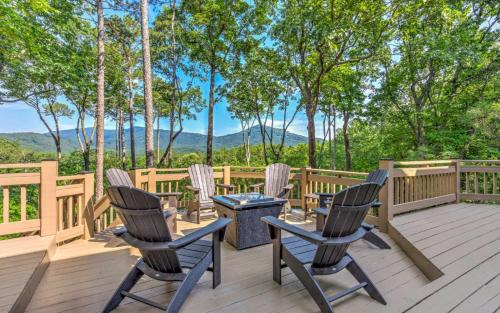 Hillside Manor -Luxury Hot Tub Fireplace Pool Table Wet Bar