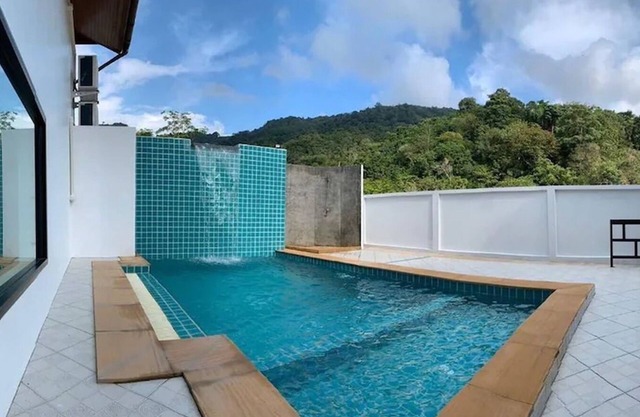 Hillside Studio Vacation Apartment with Pool