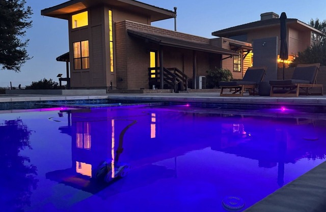 Hilltop Haven: Panoramic Views & Endless Adventure