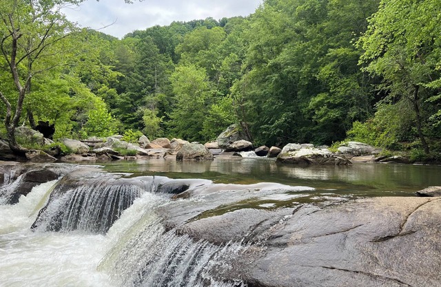 Hilltop Private Tiny Chalet on a Large Farm. Tryon Equestrian. Starlink WiFi.