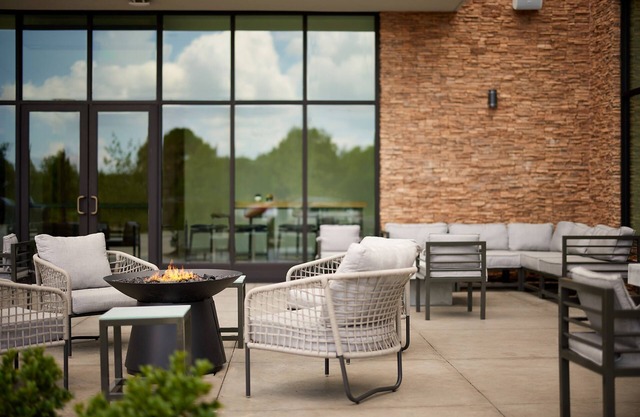 Hilton Garden Inn Grapevine at Silverlake Crossing