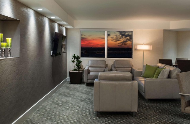 Hilton Winnipeg Airport Suites