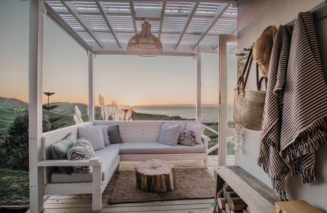 Hinterland Retreat. Coastal glamping cabin minutes from the surf.