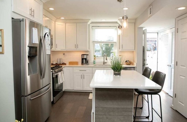 Hip, Close to Del Ray, Lit Patio, WFH