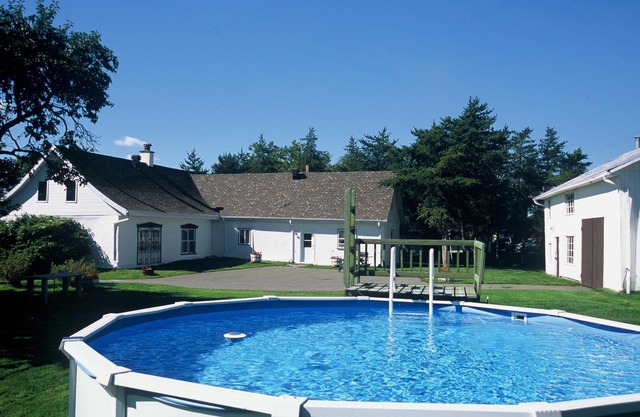 Historical Farmhouse house Mont-Ste-Anne, Le Massif & 35km to Old Quebec city