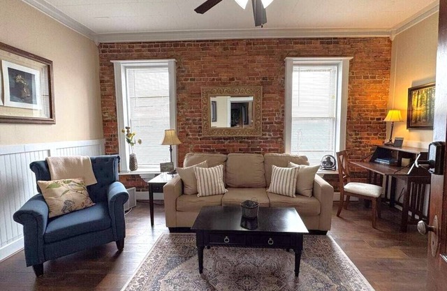 Historic 1888 Loft - Temple Views & Exposed Brick