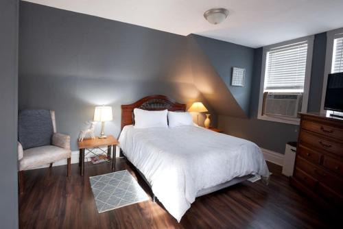 Historic 2 bedroom house St Charles