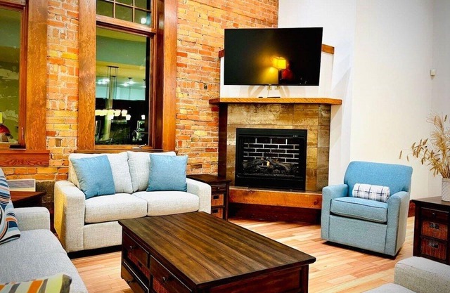 Historic 3-Bedroom Charm, Hot Tub & Gym Access