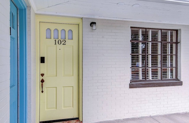 Historic Blue Ridge Tourist Court - King Deluxe (Pet Friendly)