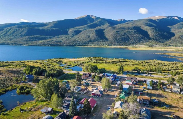 Historic Boho Brothel Lake Retreat Fast Wifi