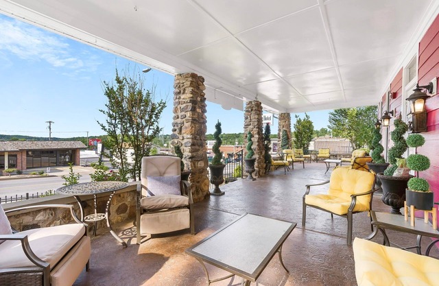 Historic Branson Hotel ~ Downtown ~ Buck Bungalow