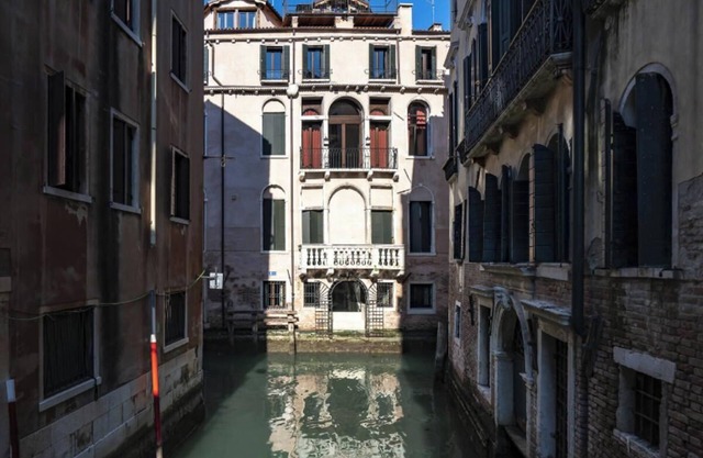 Historic Canal-Side Palace Apartment Near St. Mark’s Square