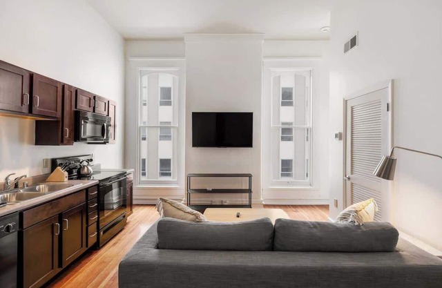 Historic Charm, Walkable Entertainment, King Bed