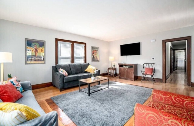 Historic Charmer: Walk to Casino, 2 miles to Beach