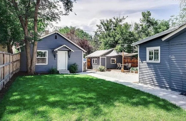 Historic Colorado Cottage/blocks from Denver’s best breakfast & coffee shops!
