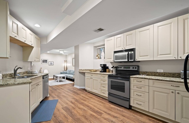 Historic Designer Lincoln Park Retreat Sleeps 14 by AllSet Turnover