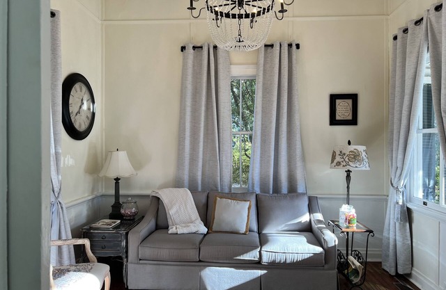 Historic DRs Cottage frm 1864 w charm of modern getaway Travel RN/Corp contract